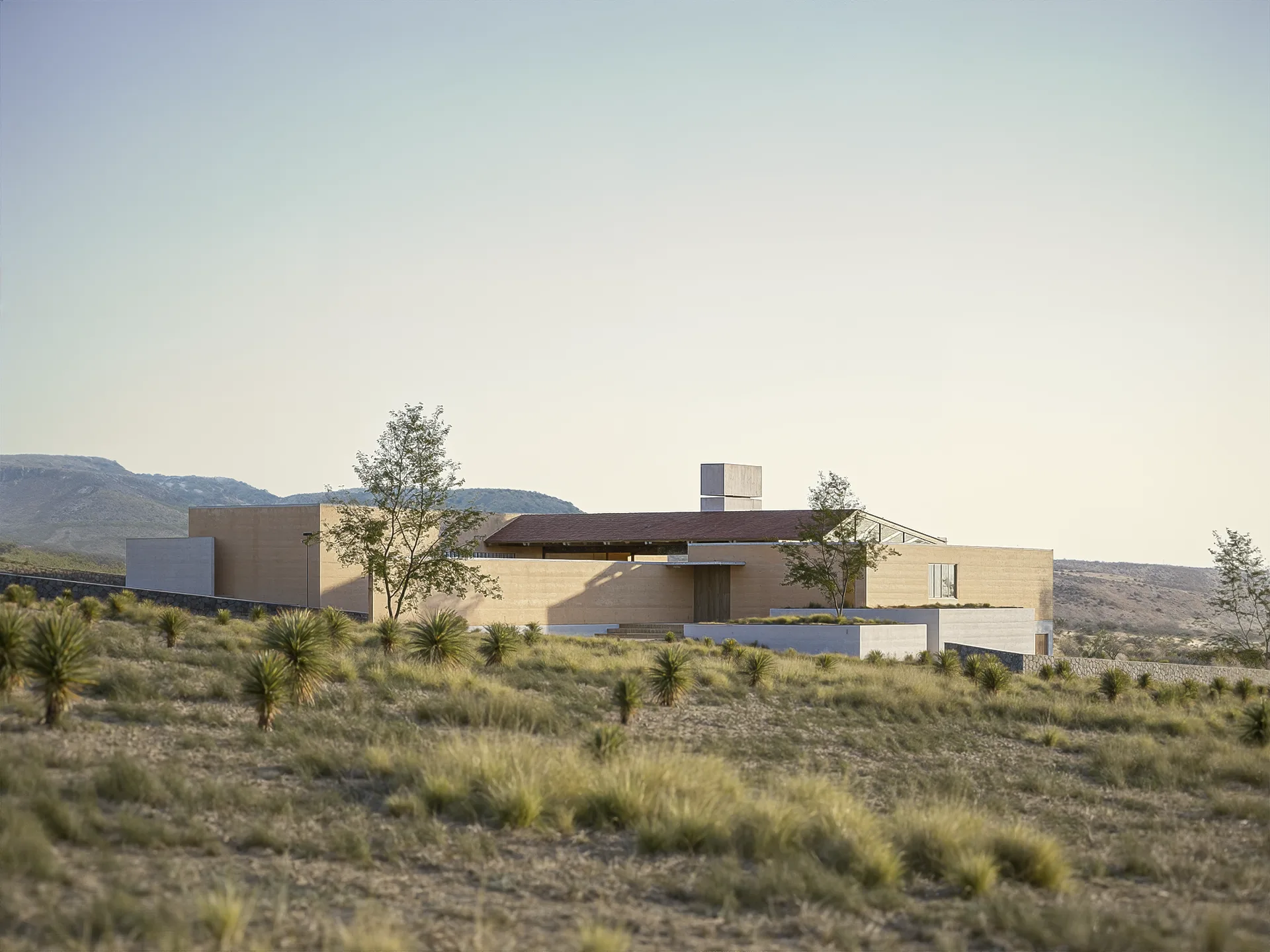 Render exterior amplio de la casa muestra en el paisaje